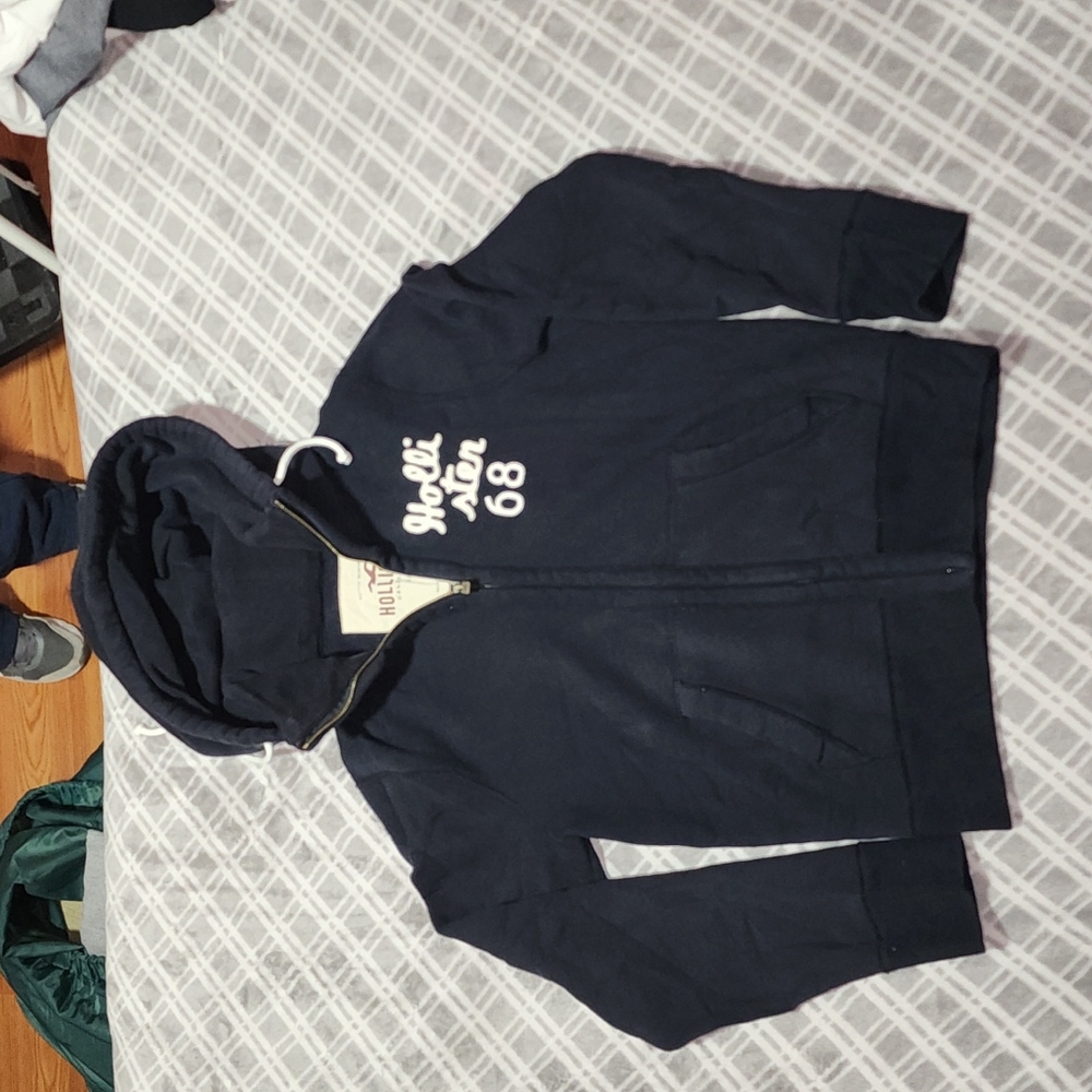 Hollister small men's sweater